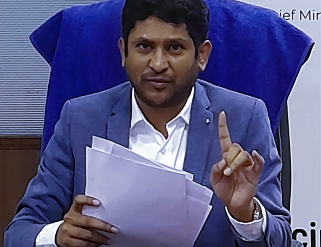 ఏపీ స్టేట్ ఫైబర్ నెట్ లిమిటెడ్ చైర్మన్ పదవికి జీ.వీ. రెడ్డి రాజీనామా