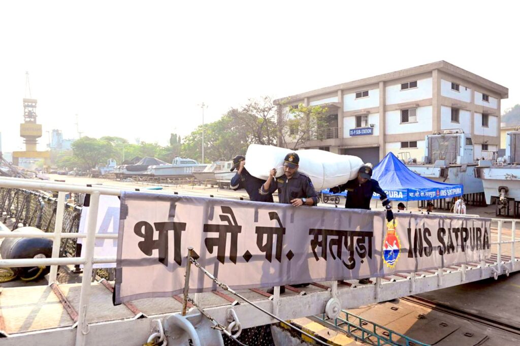 మయన్మార్ భూకంపంలో మరణించిన వారిలో భారతీయులెవరూ లేరు: కేంద్రం